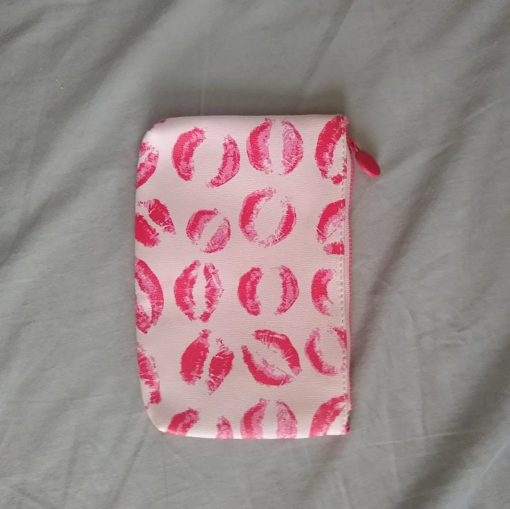 💙Ipsy‎ Pink Lips and Kisses Makeup Bag (3 for $20)